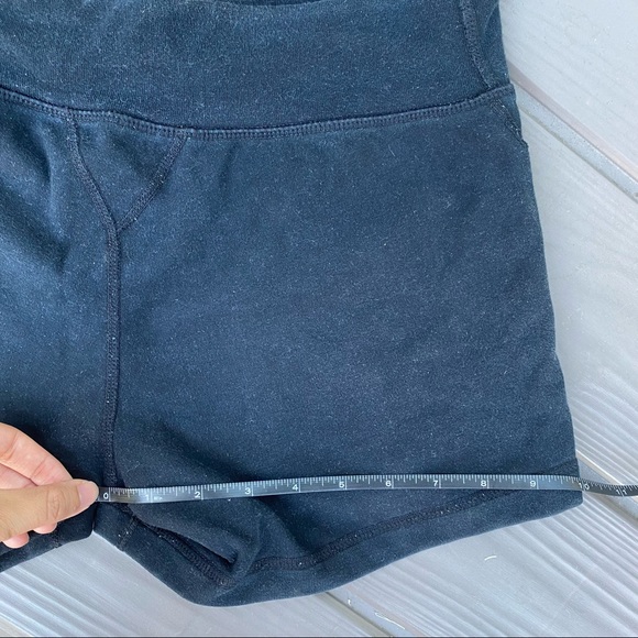 GUC lululemon shorts - Picture 4 of 4